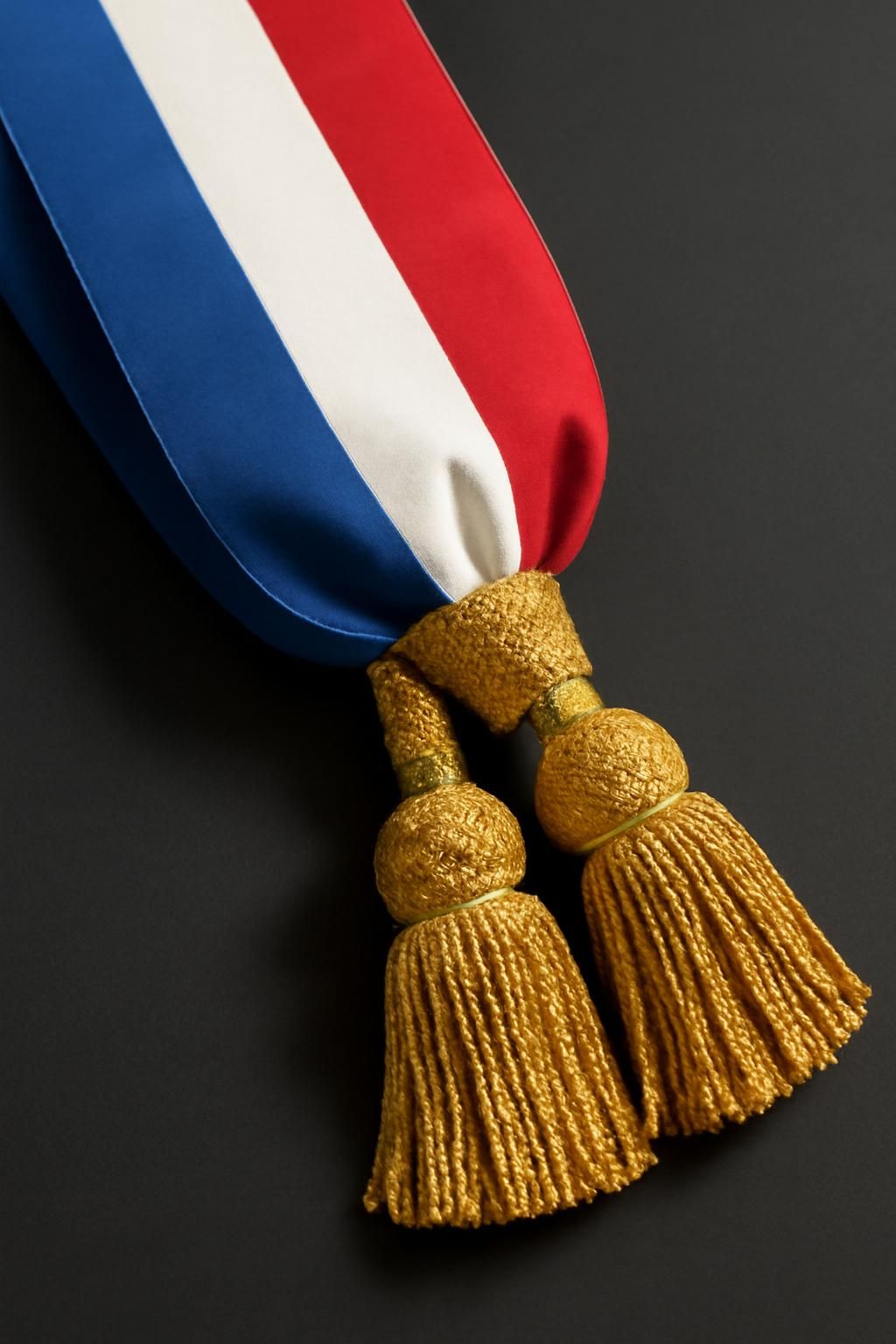 découvrez la signification et l'usage officiel de l'écharpe de maire, symbole d'autorité et de représentation dans les fonctions municipales en france.